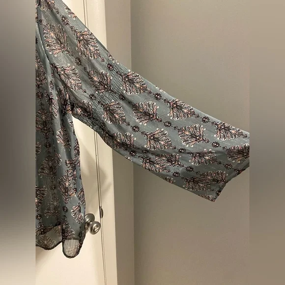 Like new top - Picture 3 of 7